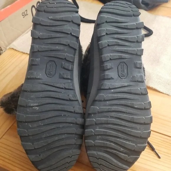 Women's Lined Snow Boots Size 11 - Picture 3 of 5